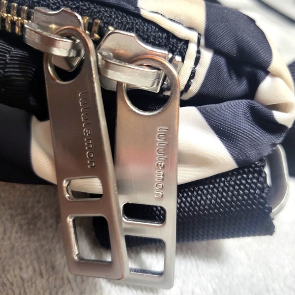 Lululemon Festival Bag in Apex - Picture 10 of 17